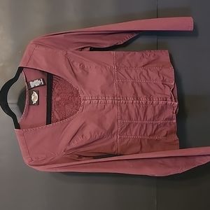 (129) Women's long sleeve zip-up shirt size medium.